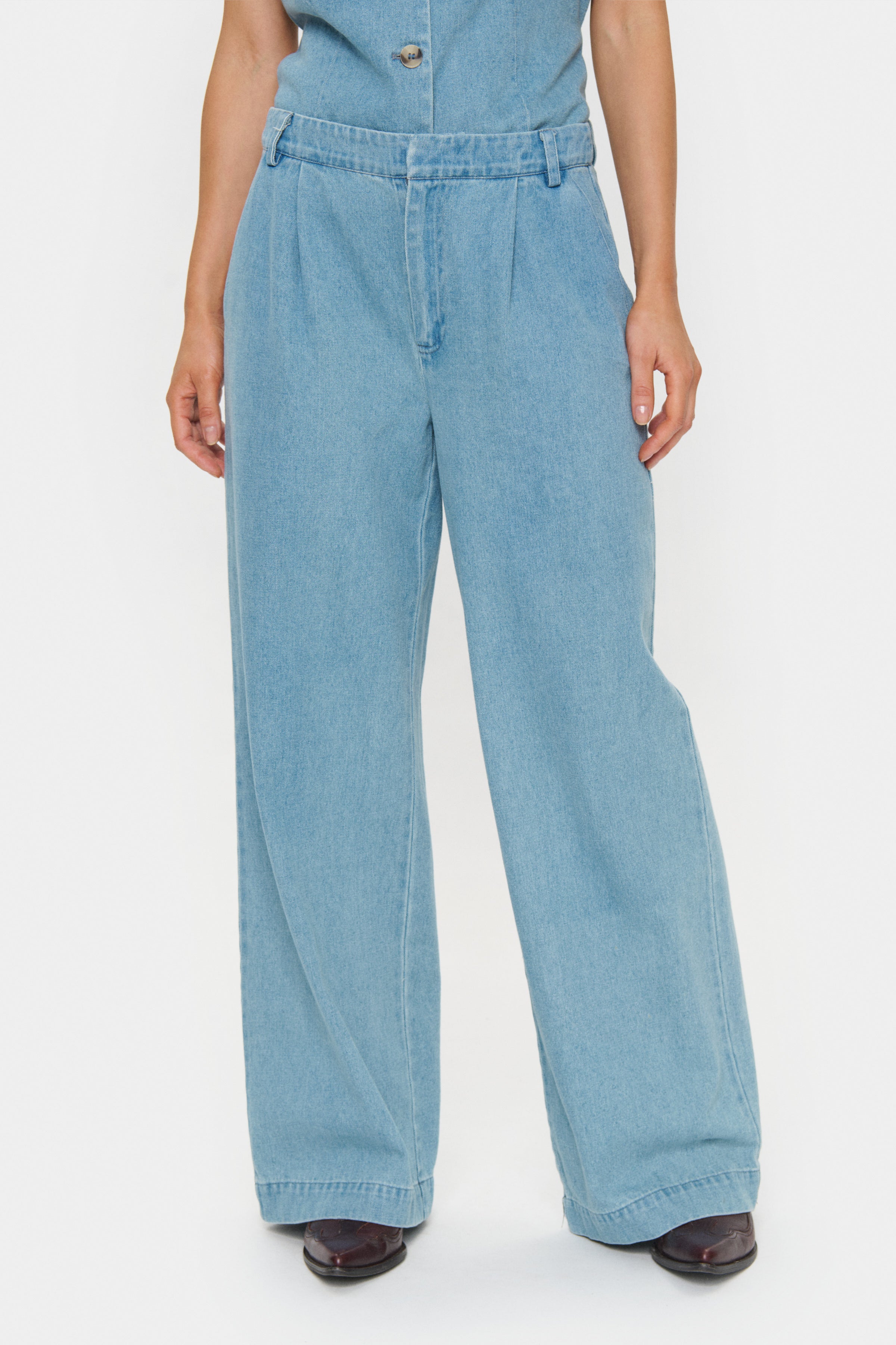 Saint Jaclyn Jeans in Smoke Blue