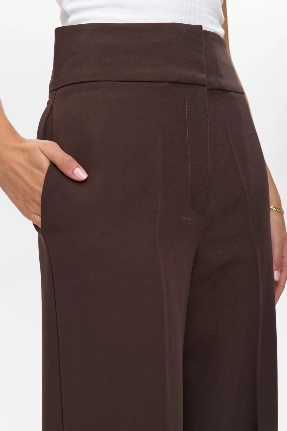 Numph Nubussy Trouser in Black Coffee Brown