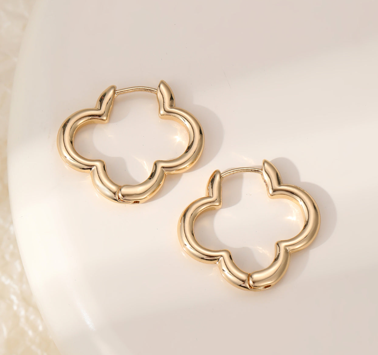 Luckie Clover Shaped Gold Hoop