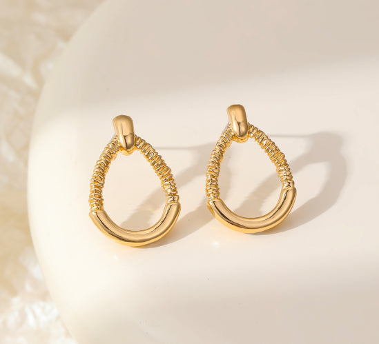 Lilla Stud Hoops in Gold