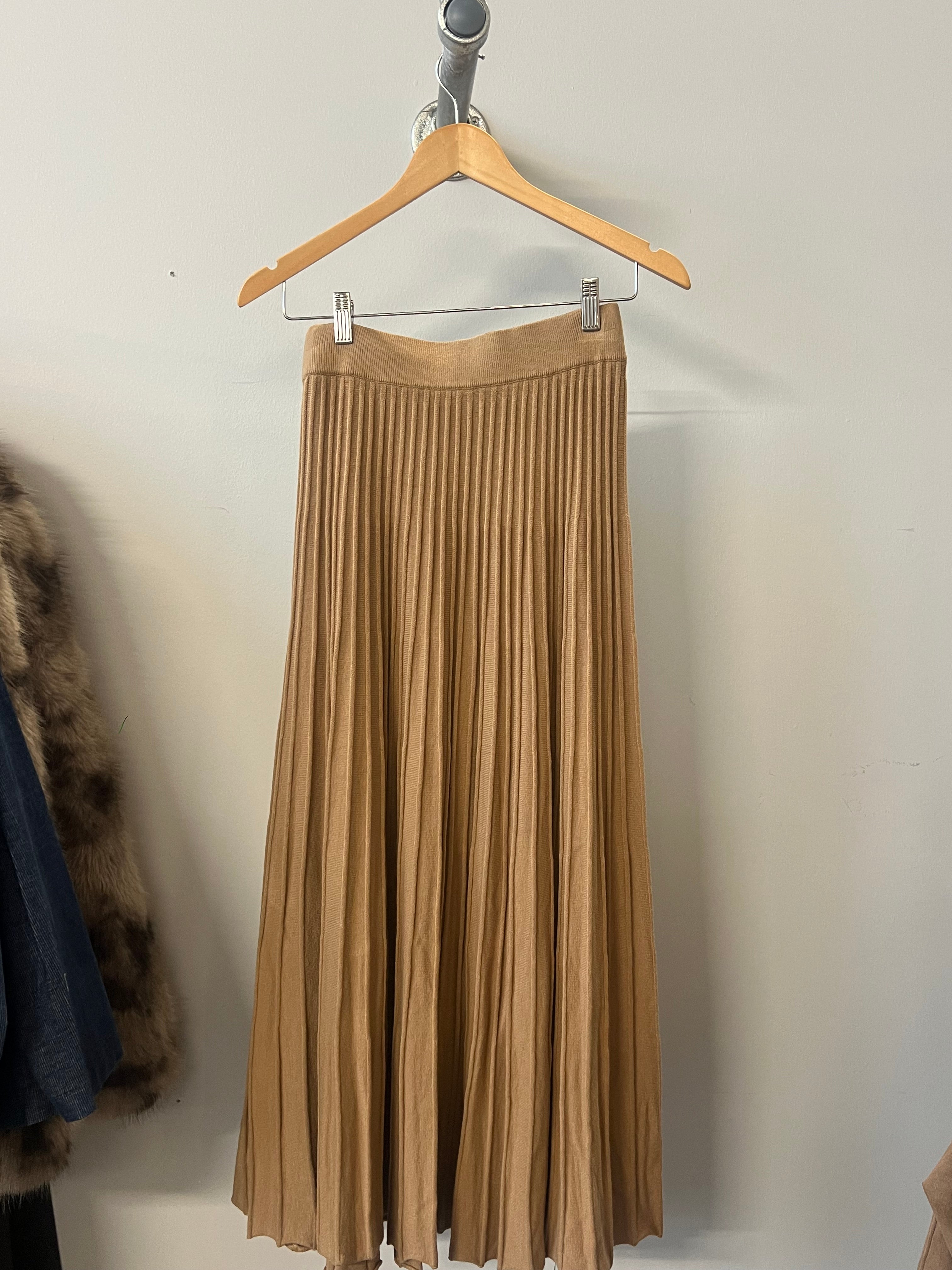 Tan Pleated Skirt (One Size)