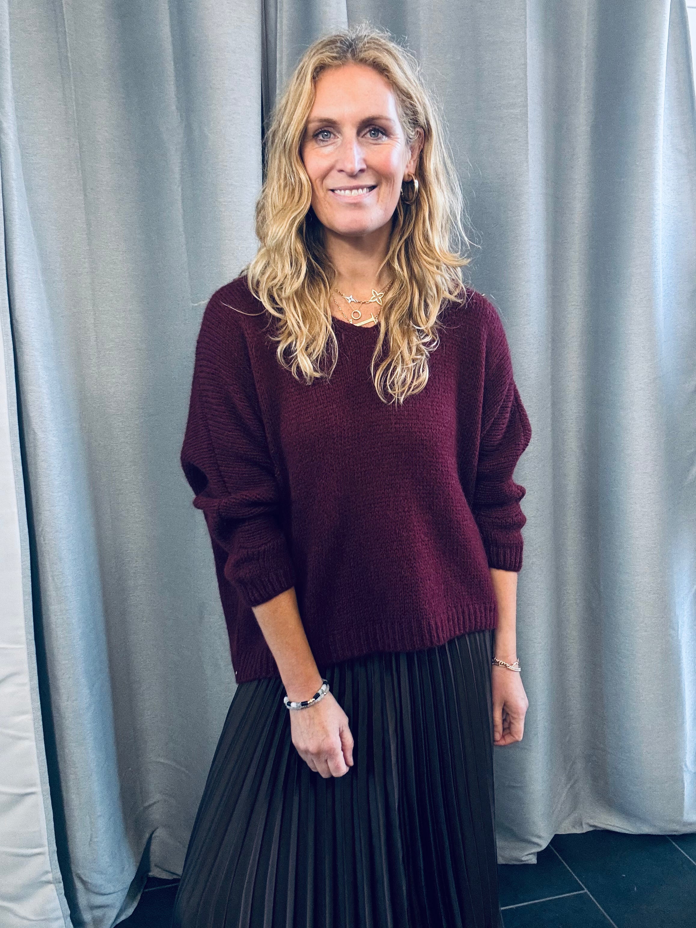 Ruby V-Neck Knit in Wine (ONE SIZE)