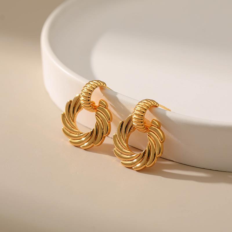 Iris Spiral Knocker Earrings In Gold