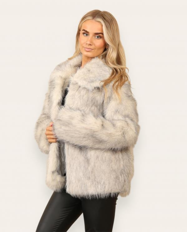 Lapel Collar Faux Fur Coat in White (one size)