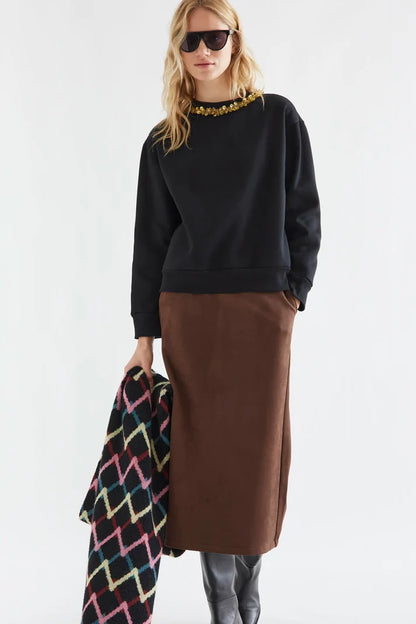 Black sweatshirt with golden jewel neck