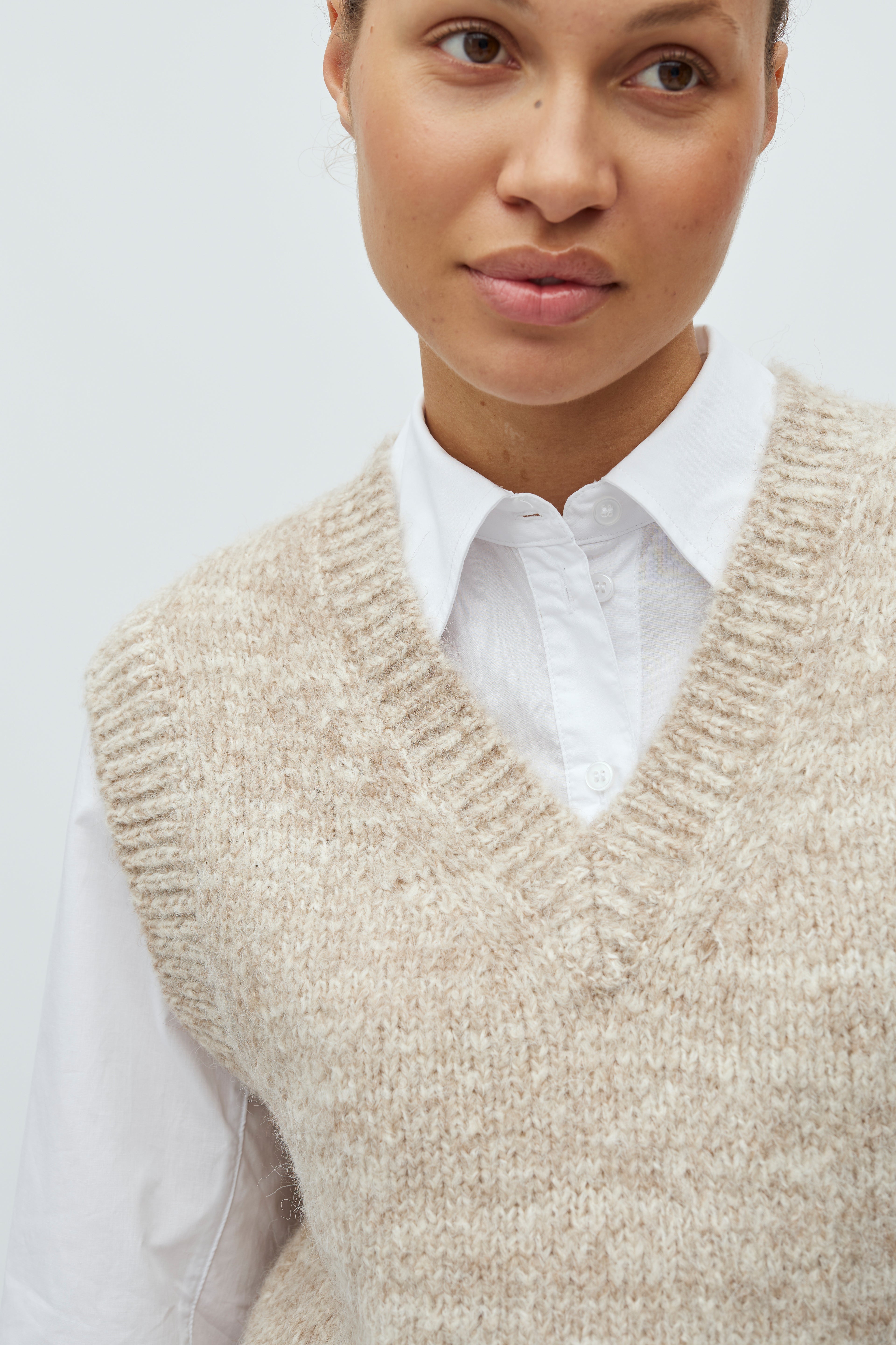 PRE ORDER - Laora Knitted Vest in Oaty Melange