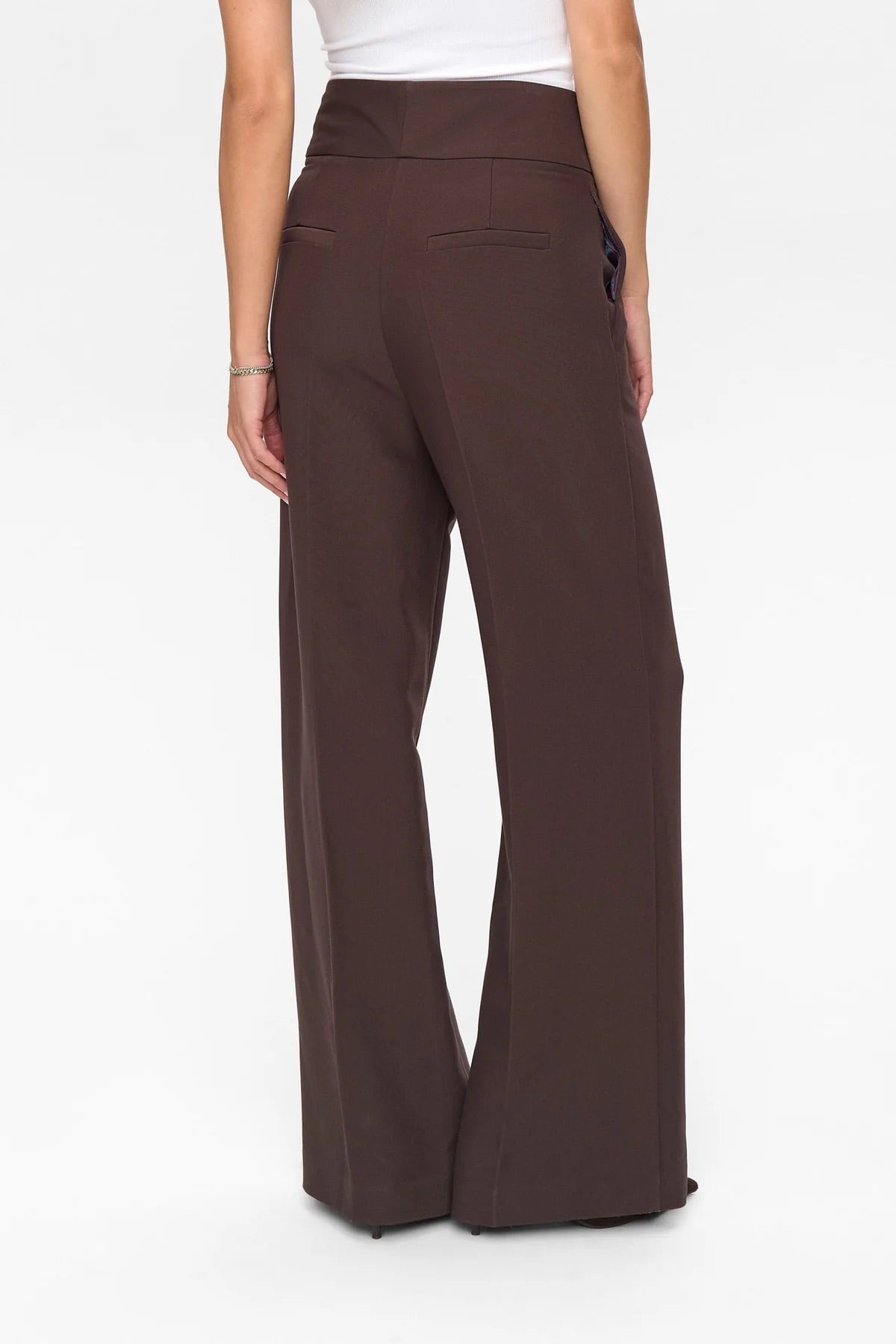Numph Nubussy Trouser in Black Coffee Brown