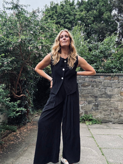 Lara Tailored Wide Leg Trouser in Black (ONE SIZE)