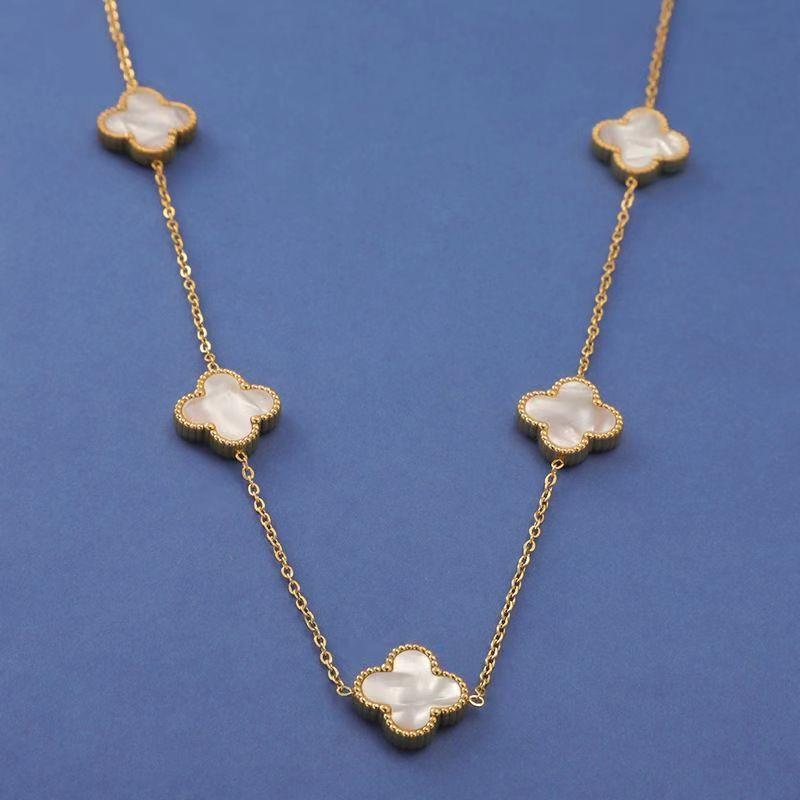 Five Clover Necklace in Gold and White Pearl