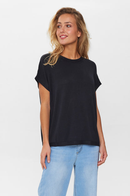 Numph Nudarlene Short Sleeved Knitted Top in Caviar