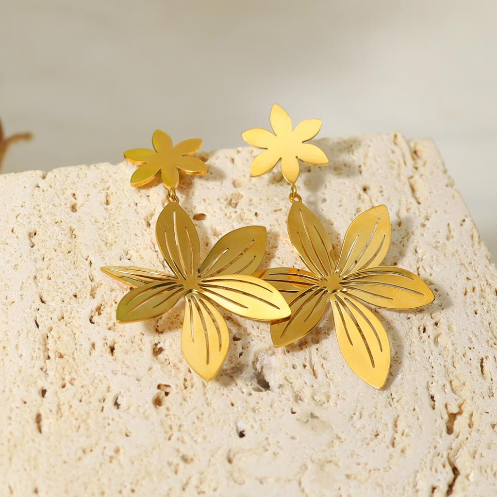 Flower Drop Earrings In Gold