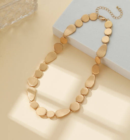 Pebble Necklace with Brushed Links in Gold